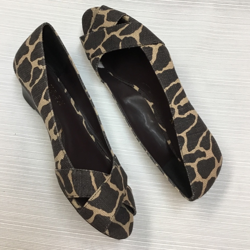 Comfortable Low Heel Wedges.  Ralph Lauren - Picture 6 of 7